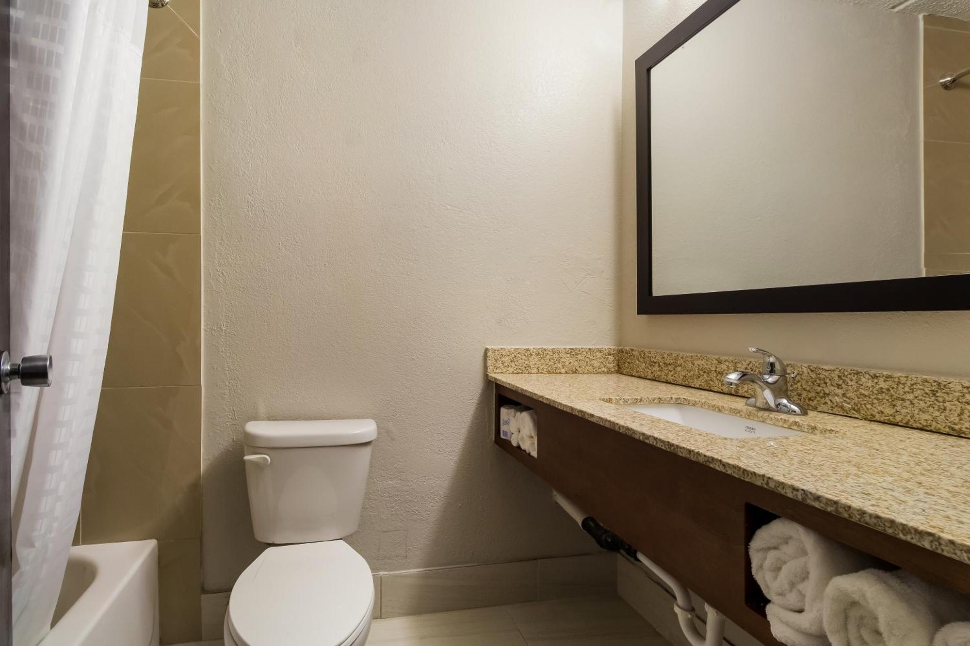 Clarion Pointe Lake Jackson - Clute Екстер'єр фото